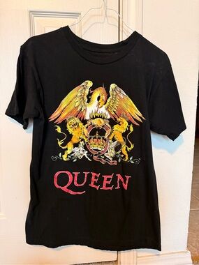 Que Black Graphic Band T-Shirt with Yellow and Red Crest